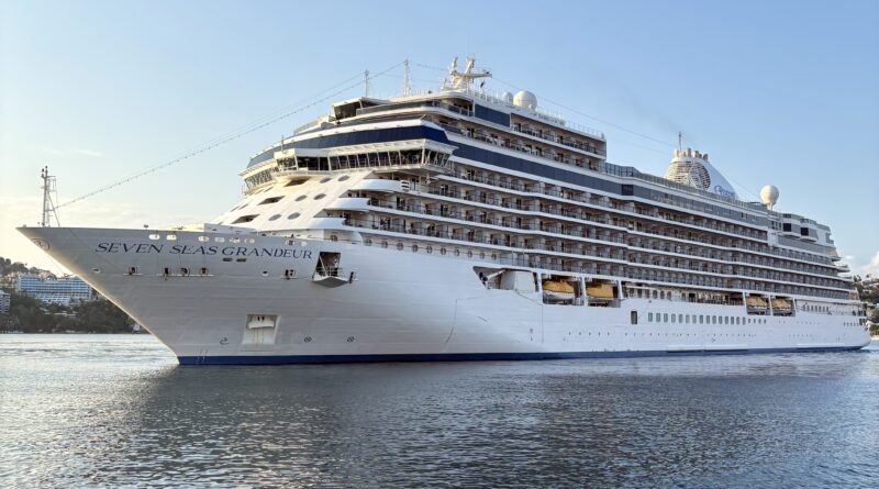 ARRIBO DEL CRUCERO SEVEN SEAS GRANDEUR AL PUERTO DE ACAPULCO