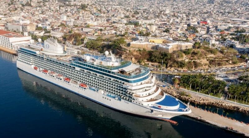 ACAPULCO AMANECE CON LA LLEGADA DEL CRUCERO MS VISTA