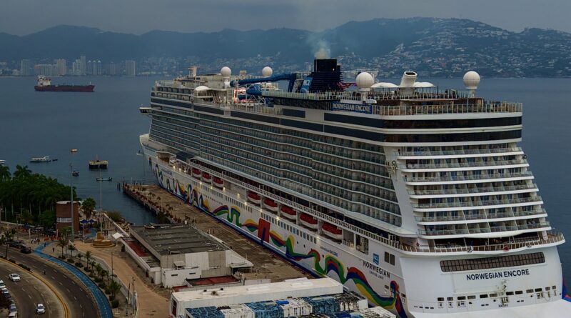 PUERTO DE ACAPULCO RECIBE AL CRUCERO NORWEGIAN ENCORE