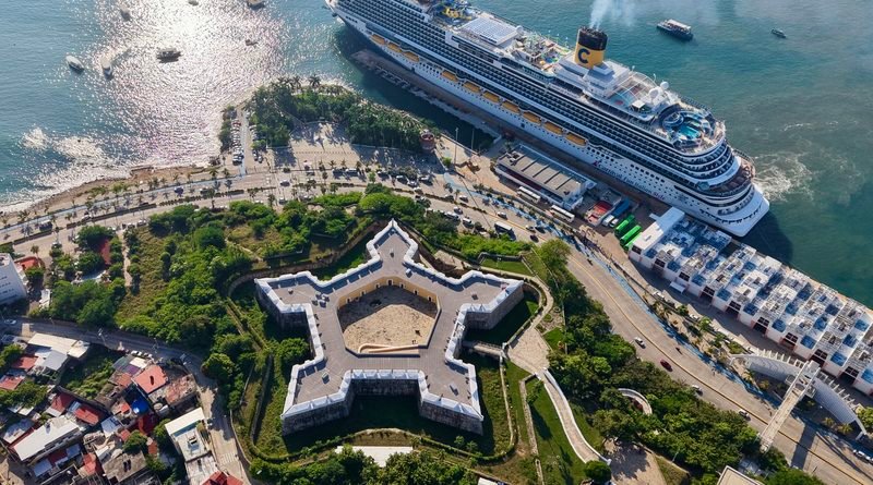EL PUERTO DE ACAPULCO RECIBE POR pRIMERA VEZ AL CRUCERO CARNIVAL FIRENZE.